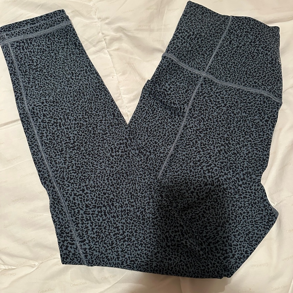 Athleta Salutation Stash II Blue/Black Leopard Print Leggings - NWOT, Size S